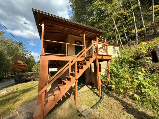 876 N Tunnel Rd, Rockland Twp, PA 16374