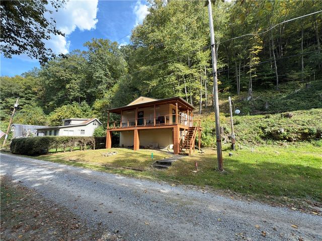 876 N Tunnel Rd, Rockland Twp, PA 16374