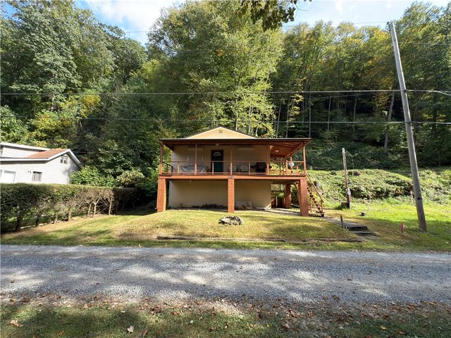 876 N Tunnel Rd, Rockland Twp, PA 16374