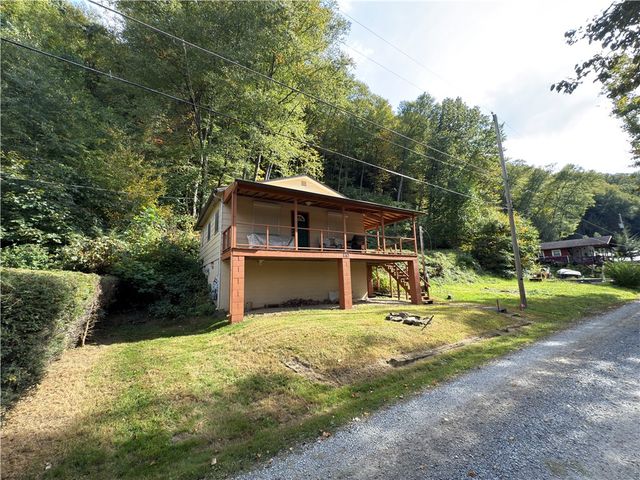 876 N Tunnel Rd, Rockland Twp, PA 16374