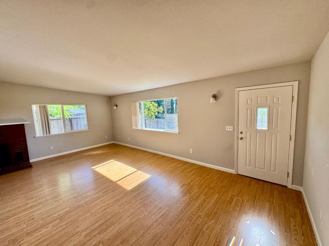 1194 Wesley Ln, Auburn, CA 95603