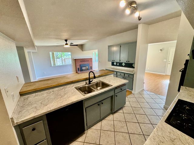 1194 Wesley Ln, Auburn, CA 95603