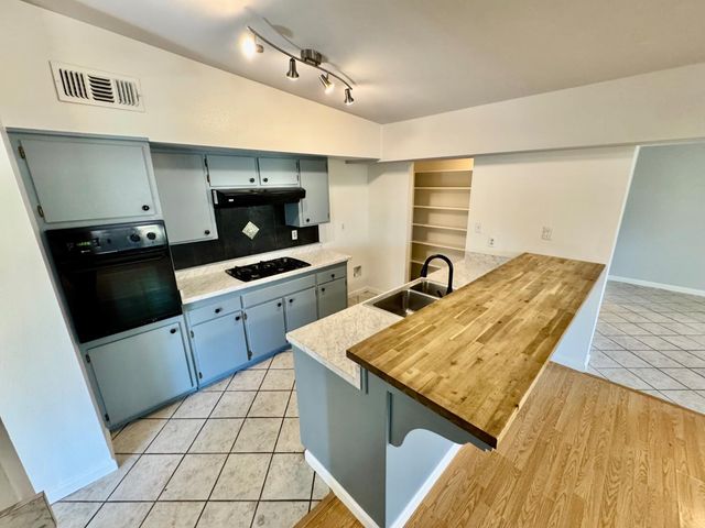 1194 Wesley Ln, Auburn, CA 95603