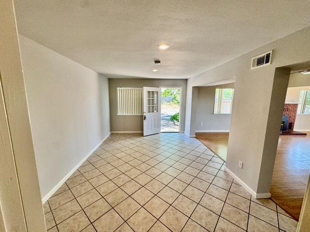 1194 Wesley Ln, Auburn, CA 95603