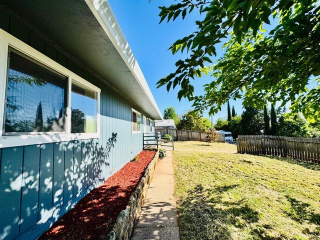 1194 Wesley Ln, Auburn, CA 95603