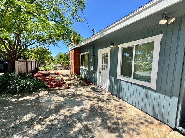 1194 Wesley Ln, Auburn, CA 95603