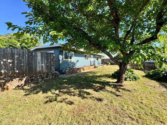 1194 Wesley Ln, Auburn, CA 95603