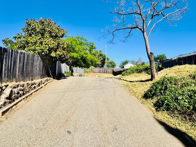 1194 Wesley Ln, Auburn, CA 95603