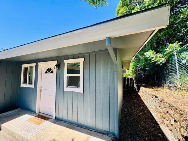 1194 Wesley Ln, Auburn, CA 95603