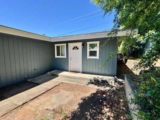 1194 Wesley Ln, Auburn, CA 95603