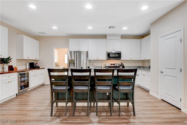 1813 Classic Novel Street, Las Vegas, NV 89115