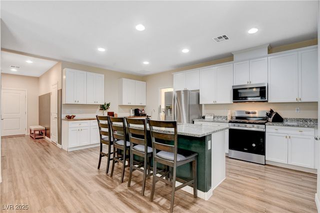 1813 Classic Novel Street, Las Vegas, NV 89115