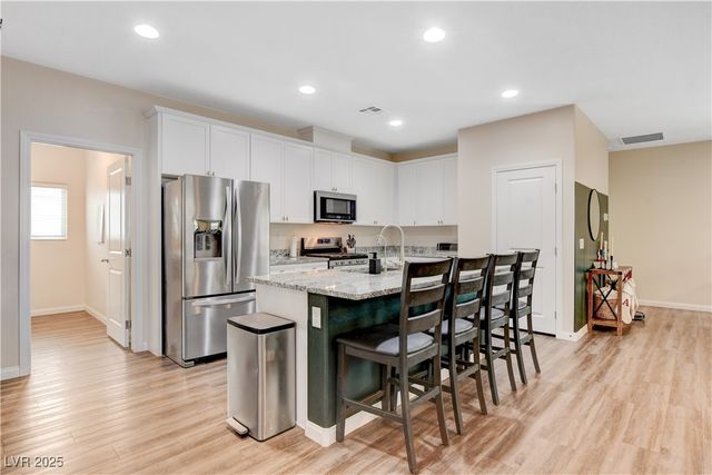 1813 Classic Novel Street, Las Vegas, NV 89115