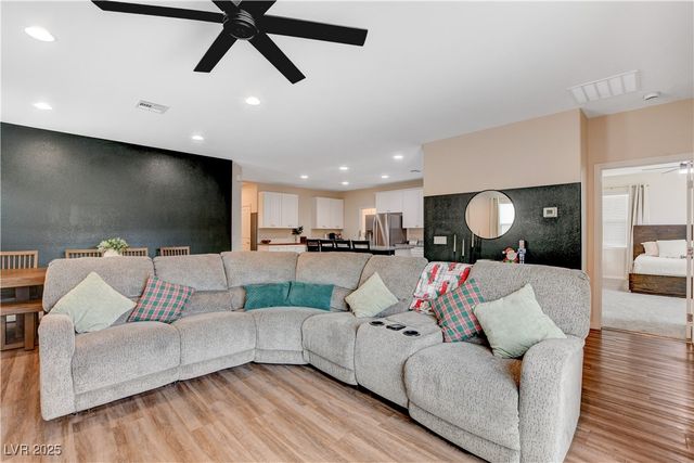 1813 Classic Novel Street, Las Vegas, NV 89115