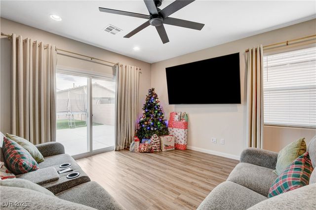 1813 Classic Novel Street, Las Vegas, NV 89115