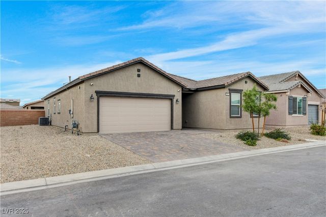 1813 Classic Novel Street, Las Vegas, NV 89115