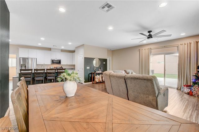 1813 Classic Novel Street, Las Vegas, NV 89115