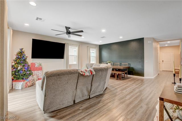 1813 Classic Novel Street, Las Vegas, NV 89115