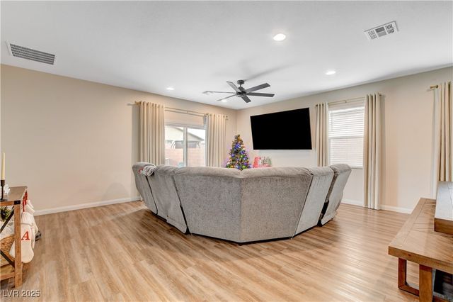 1813 Classic Novel Street, Las Vegas, NV 89115