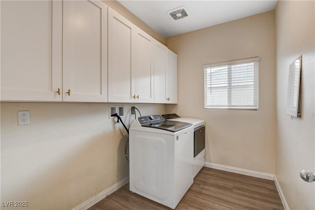 1813 Classic Novel Street, Las Vegas, NV 89115