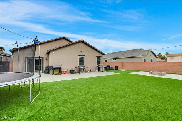 1813 Classic Novel Street, Las Vegas, NV 89115