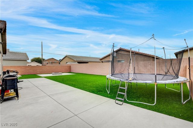 1813 Classic Novel Street, Las Vegas, NV 89115