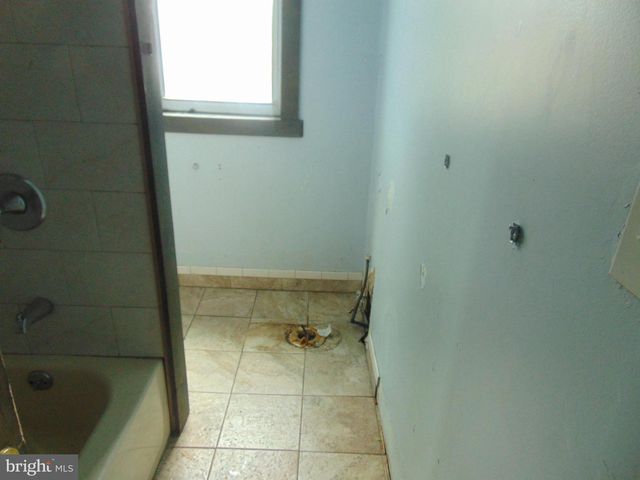 1142 CARL MILLER BLVD, Camden, NJ 08104