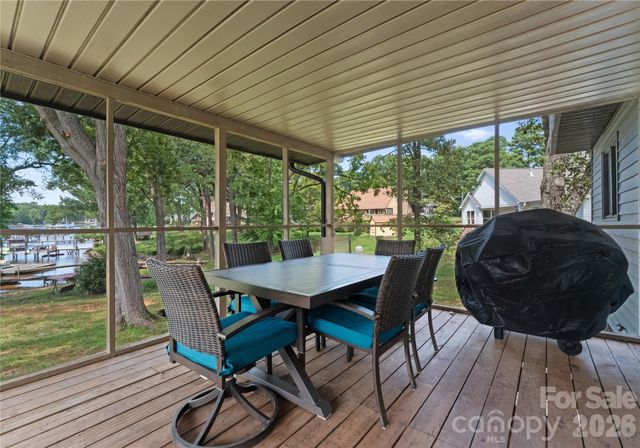 240 Shoreline Loop, Mooresville, NC 28117