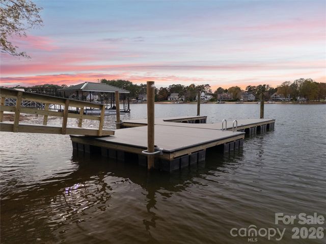 240 Shoreline Loop, Mooresville, NC 28117