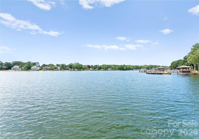240 Shoreline Loop, Mooresville, NC 28117