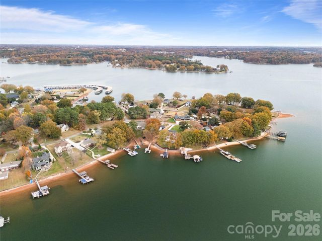 240 Shoreline Loop, Mooresville, NC 28117