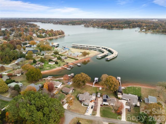 240 Shoreline Loop, Mooresville, NC 28117