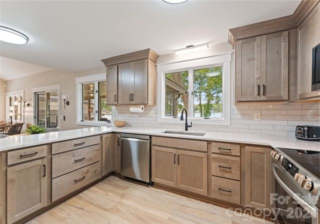 240 Shoreline Loop, Mooresville, NC 28117
