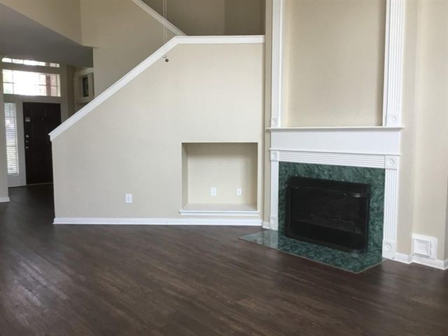 141 S Laguna Pointe Drive, League City, TX 77573