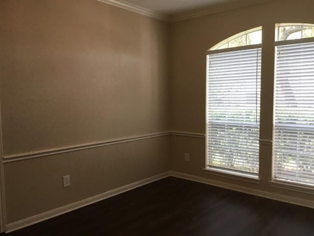 141 S Laguna Pointe Drive, League City, TX 77573