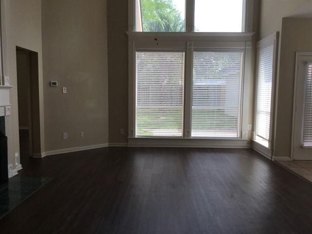 141 S Laguna Pointe Drive, League City, TX 77573