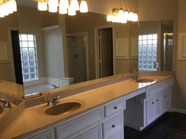 141 S Laguna Pointe Drive, League City, TX 77573