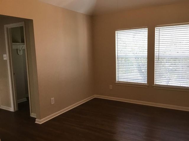 141 S Laguna Pointe Drive, League City, TX 77573