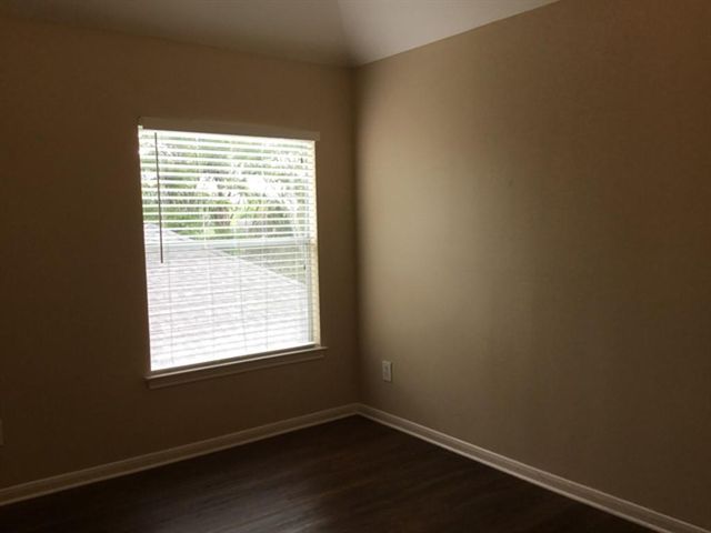 141 S Laguna Pointe Drive, League City, TX 77573