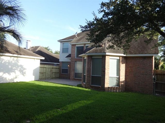 141 S Laguna Pointe Drive, League City, TX 77573