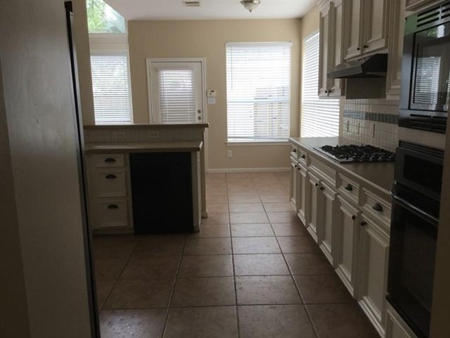 141 S Laguna Pointe Drive, League City, TX 77573