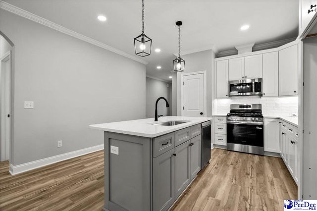 1015 Wessex Dr, Florence, SC 29501