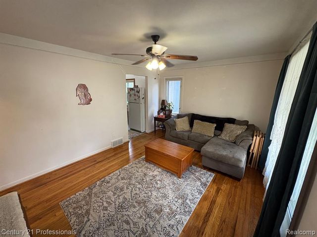 1202 E George Avenue, Hazel Park, MI 48030