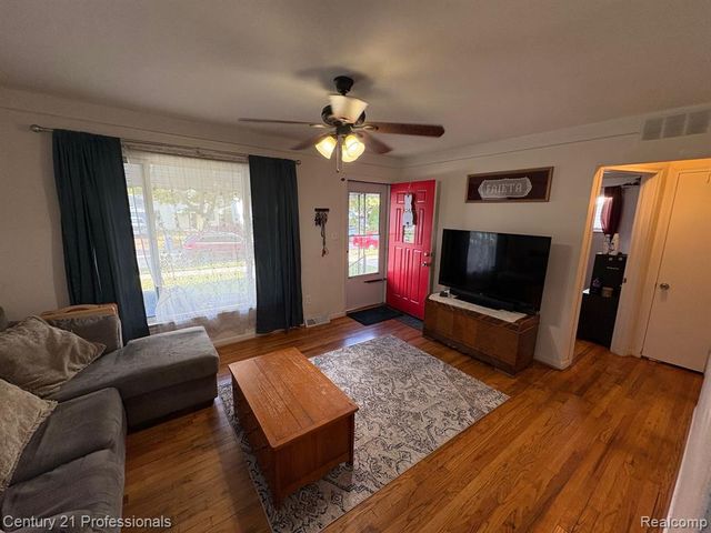 1202 E George Avenue, Hazel Park, MI 48030