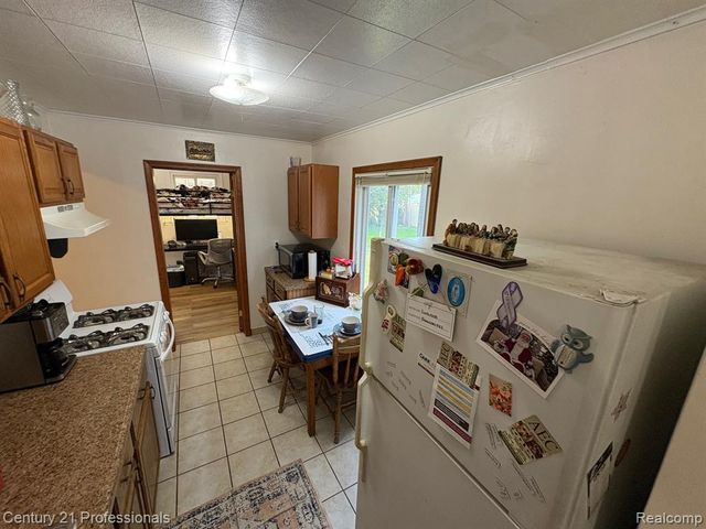 1202 E George Avenue, Hazel Park, MI 48030