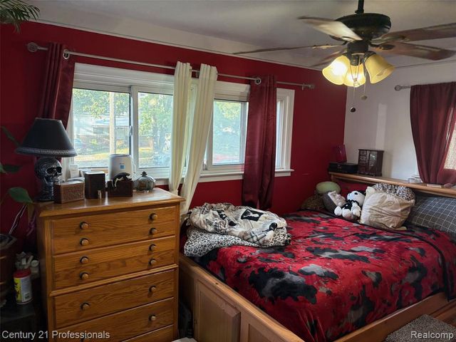 1202 E George Avenue, Hazel Park, MI 48030