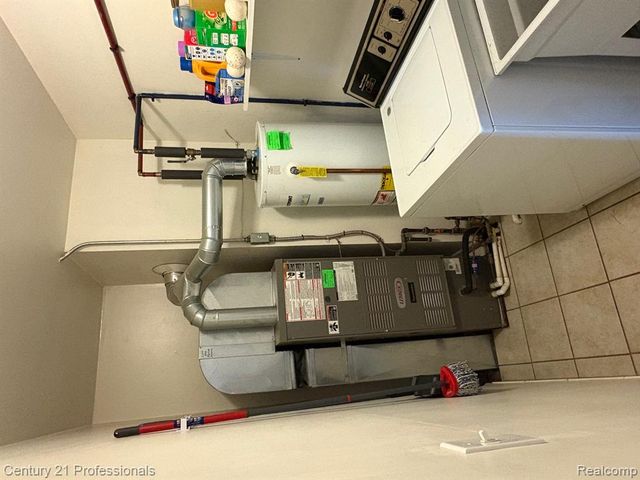 1202 E George Avenue, Hazel Park, MI 48030