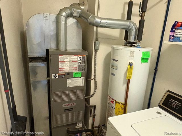 1202 E George Avenue, Hazel Park, MI 48030