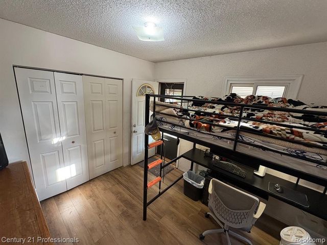 1202 E George Avenue, Hazel Park, MI 48030