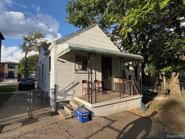 1202 E George Avenue, Hazel Park, MI 48030